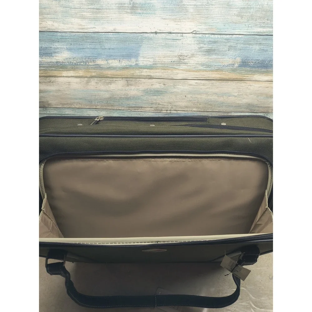 American Tourister Garment Bag Green Nylon Shoulder Strap and‎ Blank Luggage Tag